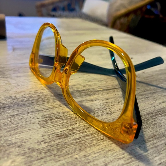 Yellow and grey Glasses - Picture 2 of 2